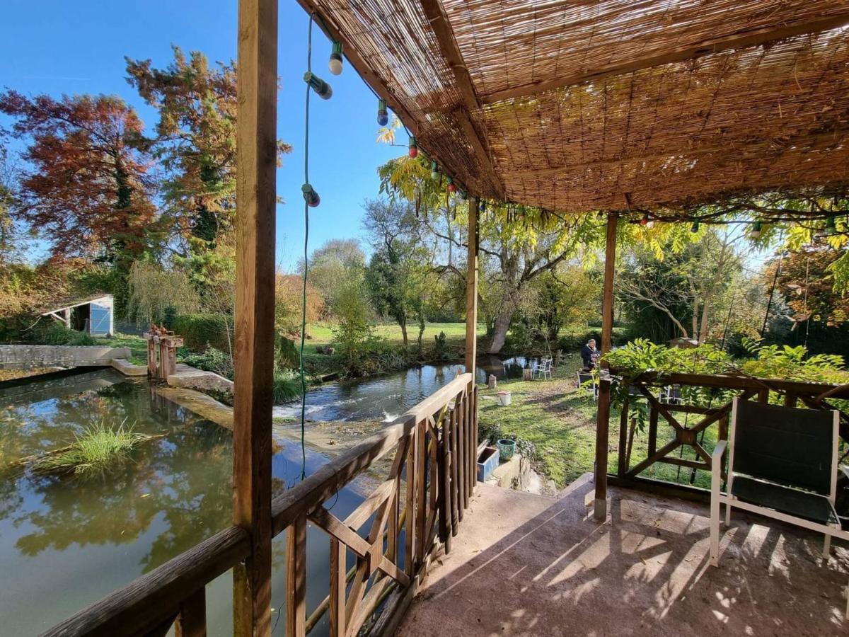 הוילה באוג'ה La Roulotte Du Moulin De Palet מראה חיצוני תמונה